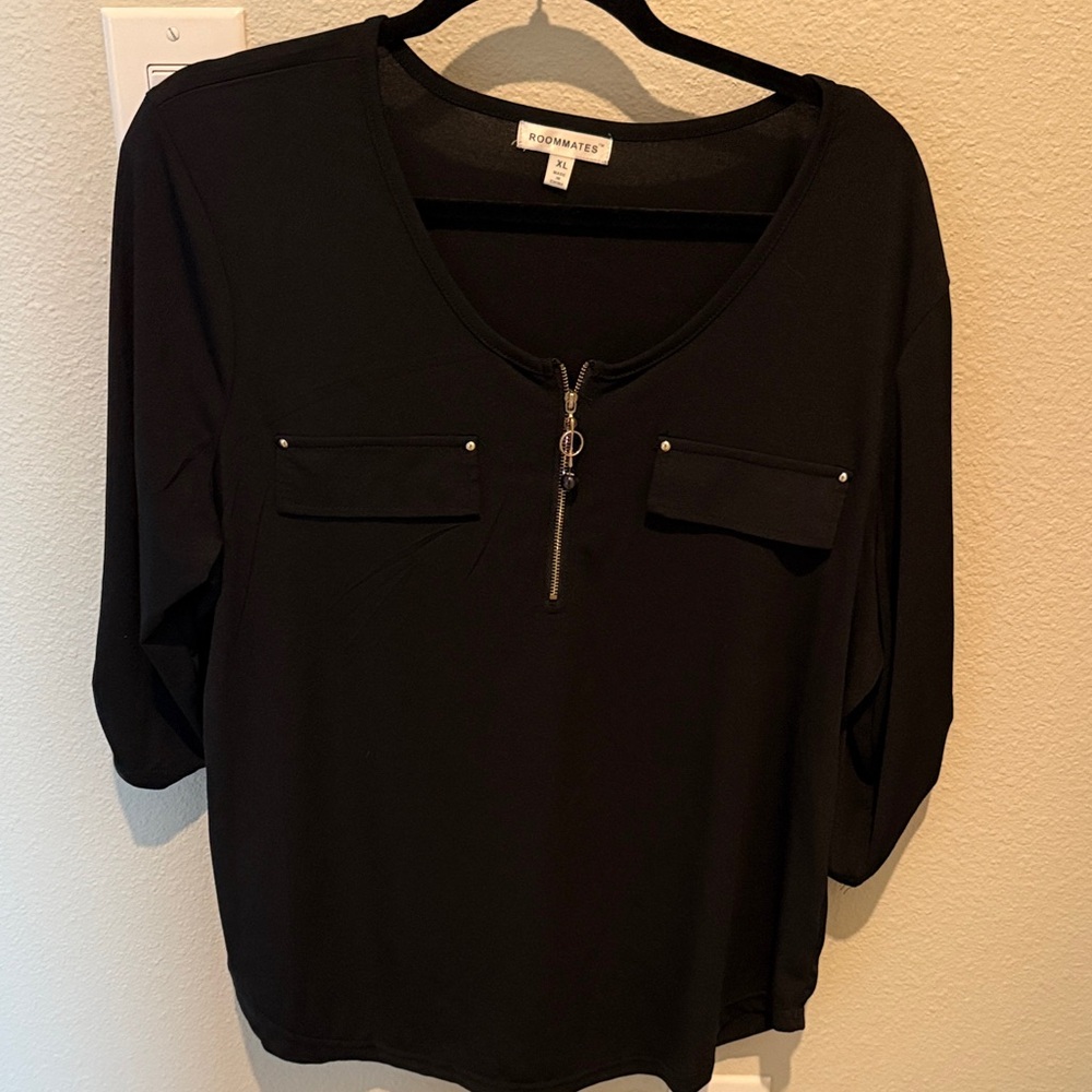 Roommates Elegant Black Zipper Blouse